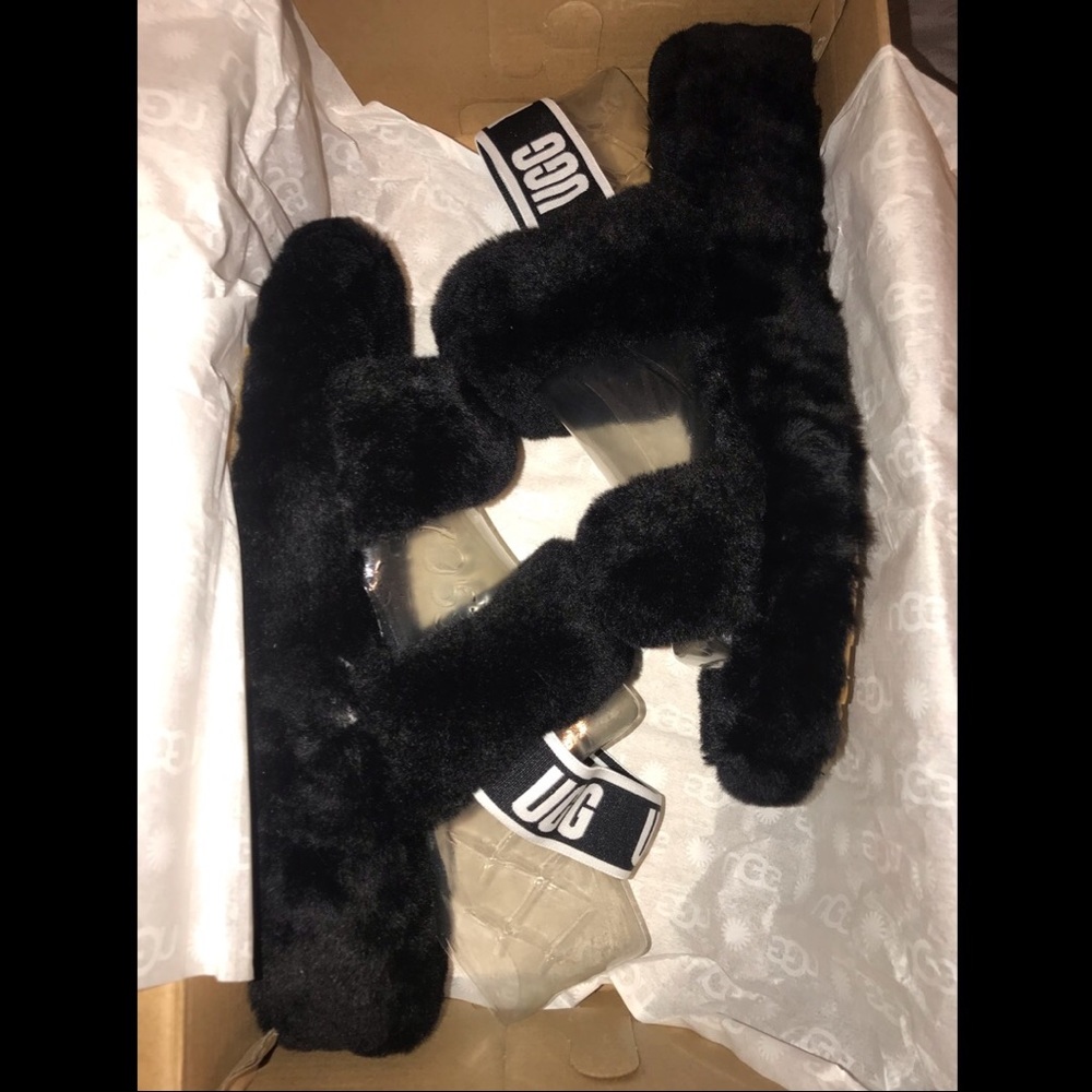 ❗️SOLD❗️UGG Fluff Sandals